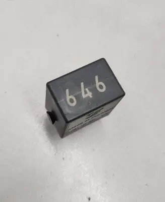 Volkswagen PASSAT B8 Other relay 4H0951253C V23374A1001X010