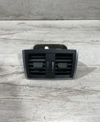 Rear air vent grill