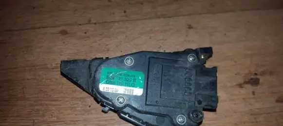 Volkswagen PASSAT B5 Accelerator throttle pedal 8d2721523b 6pv00802609