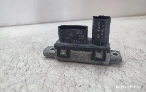 Glow plug pre-heat relay