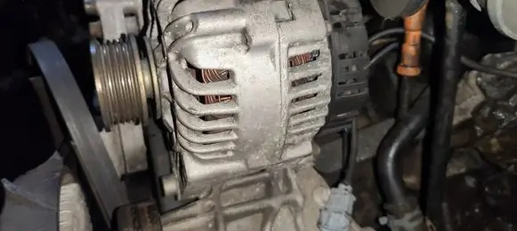 Volkswagen PASSAT B5 Generator/alternator 058903016E