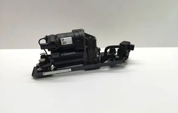 BMW 5 E60 E61 Air suspension compressor/pump 6777827 677782703 37106777827