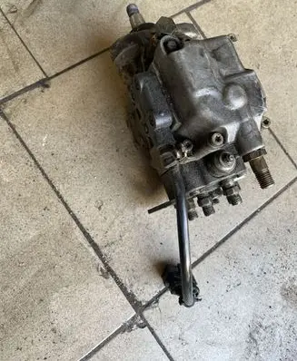 Volvo S80 Fuel distributor 