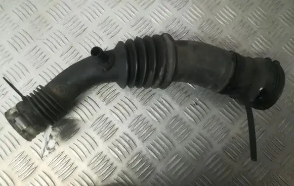 Air intake hose/pipe