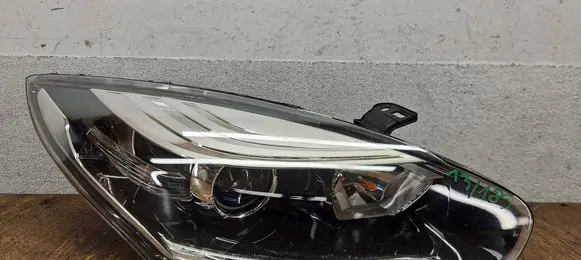 Renault Megane III Headlight/headlamp 260100923R