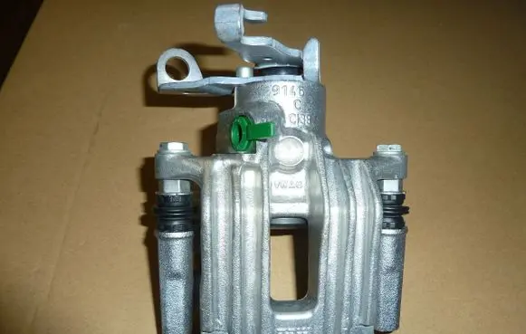 Volkswagen Polo IV 9N3 Front brake caliper 2Q0615405N