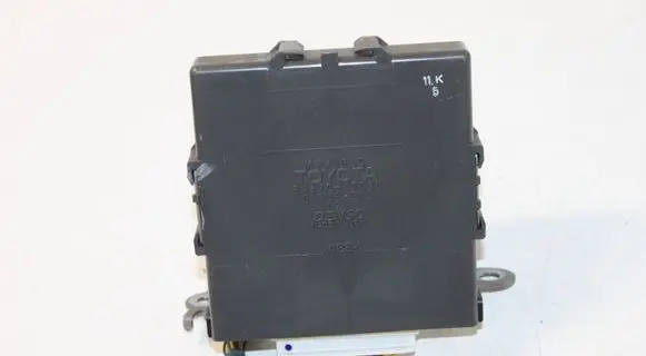Toyota Prius (XW20) Power management control unit 8967047010
