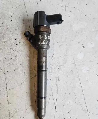 Hyundai i30 Fuel injector 338002A400 0445110256