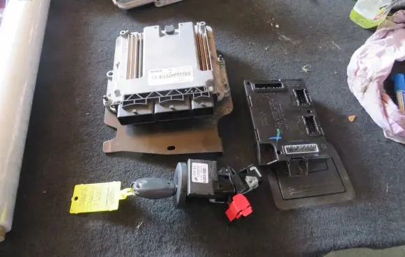 Renault Trafic III (X82) Engine ECU kit and lock set 0281030991