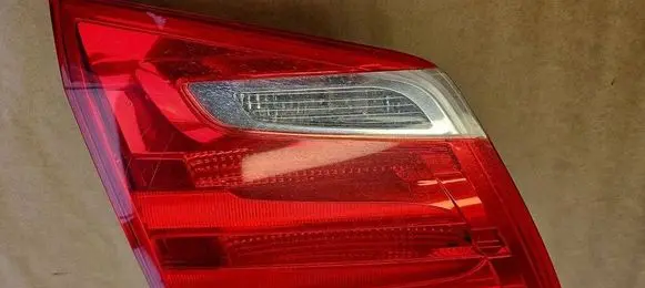 Tailgate rear/tail lights