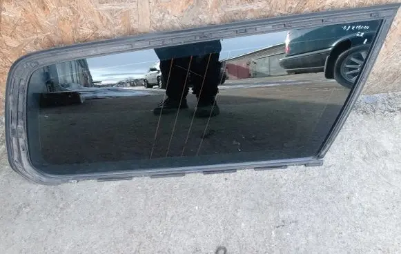 Volvo XC70 Rear side window 30716749 30716747