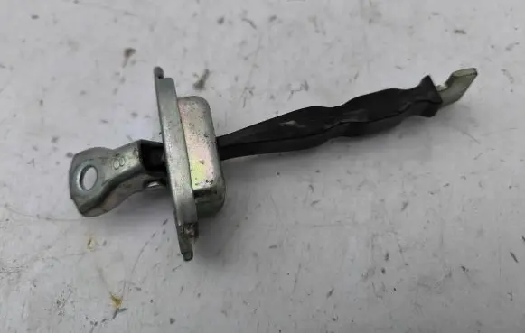 Mitsubishi Outlander Rear door check strap stopper
