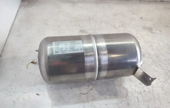 Mercedes-Benz CLS C218 X218 Air suspension tank/reservoir A2183200015