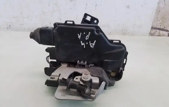 Audi A4 S4 B6 8E 8H Front door lock