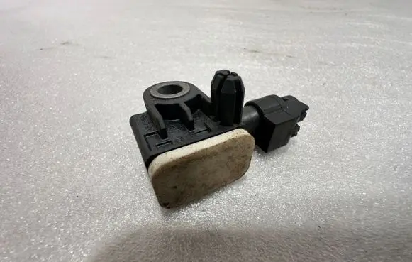 Mercedes-Benz GL X166 Airbag deployment crash/impact sensor A1668210151