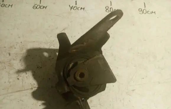 Toyota Avensis T250 Engine mount bracket