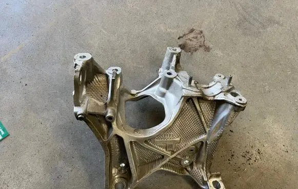 Audi A5 Engine mounting bracket 8W0399295E