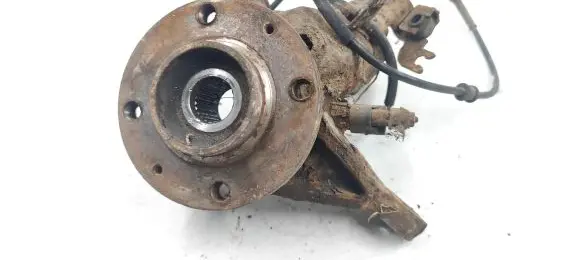 Citroen Xsara Picasso Front wheel hub