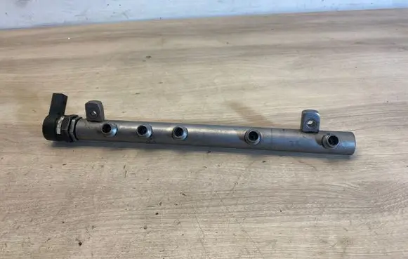 Mercedes-Benz A W169 Fuel distributor A64007012
