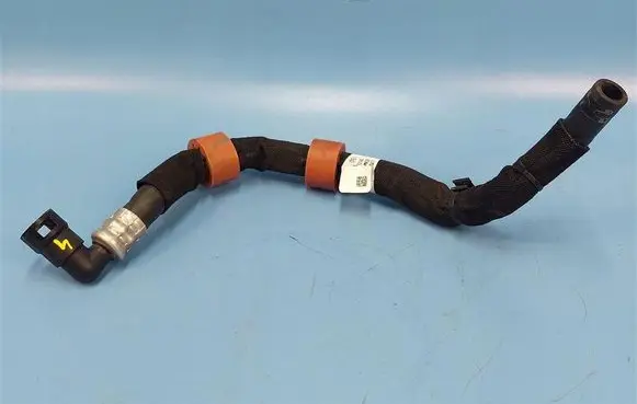 Engine coolant pipe/hose