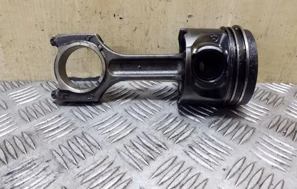 BMW X3 E83 Piston with connecting rod MAHLE84L93 84L93 F141