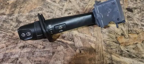 Volvo XC70 Wiper control stalk 30768101