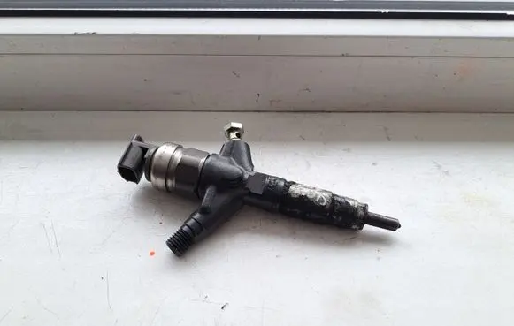 Subaru Forester SH Fuel injector 16613AA020 02M02594