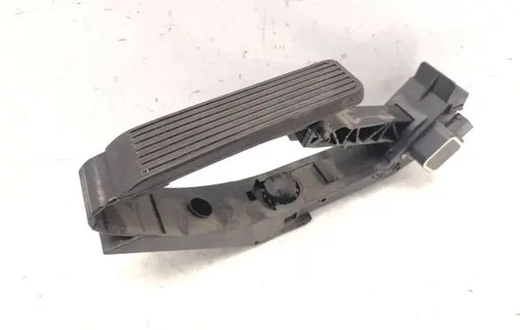 Mercedes-Benz S W220 Accelerator throttle pedal A2033010001