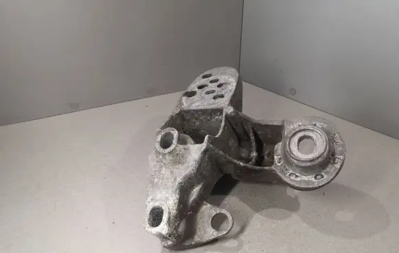 Skoda Superb B5 (3U) Engine mounting bracket 8E0199351