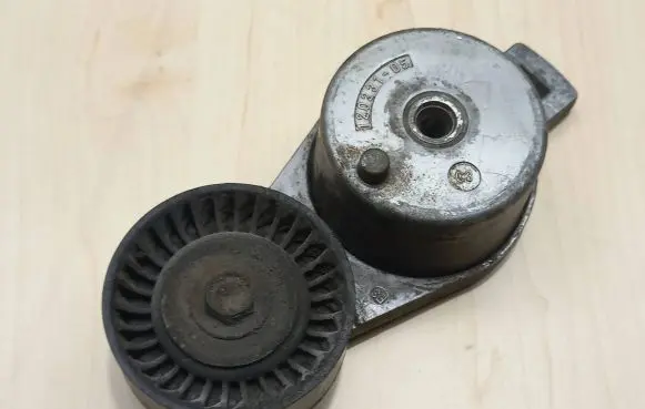 Chrysler Voyager Alternator belt tensioner 120231