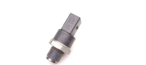 Mercedes-Benz Sprinter W901 W902 W903 W904 Fuel pressure sensor A0051535828