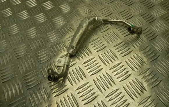 BMW X1 F48 F49 Oil fill pipe 7617532 VD11333