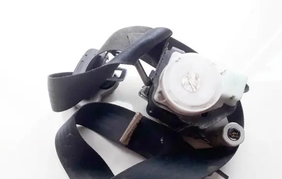 Mazda 5 Front seatbelt bga550027 e40434087