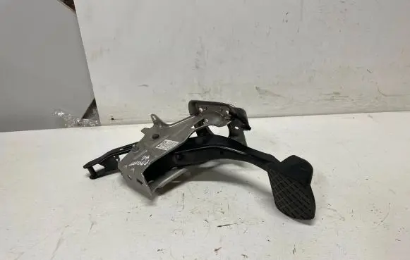 Volkswagen PASSAT B6 Brake pedal 1K1723057