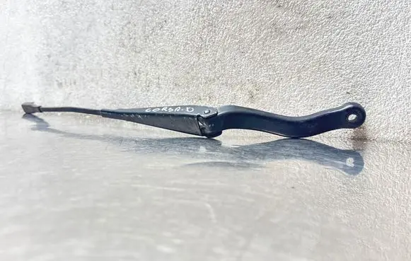 Opel Corsa D Front wiper blade arm 13182325