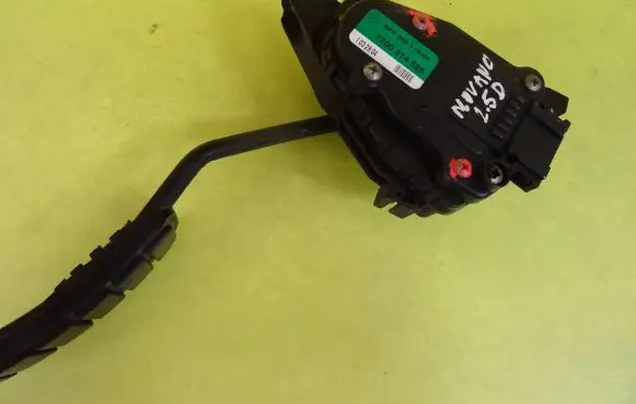 Opel Movano A Accelerator throttle pedal 7700314525