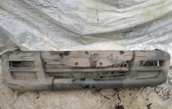 Mitsubishi L200 Front bumper pilkas