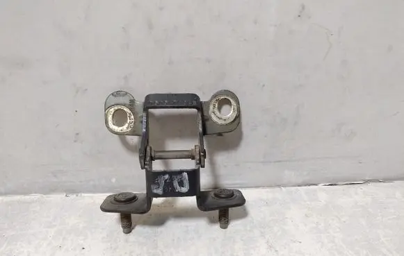 Tailgate/trunk/boot hinge