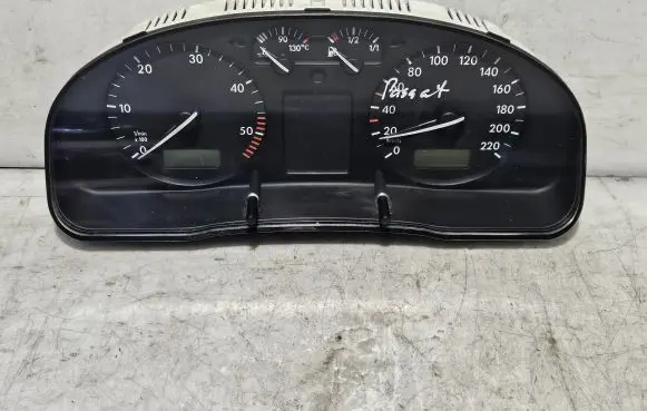 Volkswagen PASSAT B5 Speedometer (instrument cluster) 09051969906
