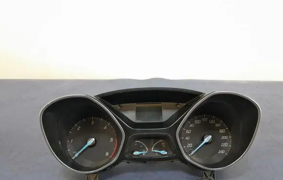 Ford Focus Speedometer (instrument cluster) BM5T10849CL