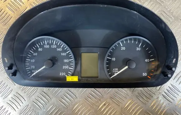 Mercedes-Benz Vito Viano W639 Speedometer (instrument cluster) A6394464321 10268005