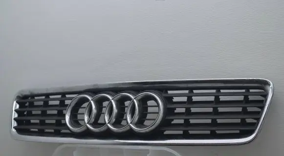 Audi A4 S4 B5 8D Front grill 8D0853651R