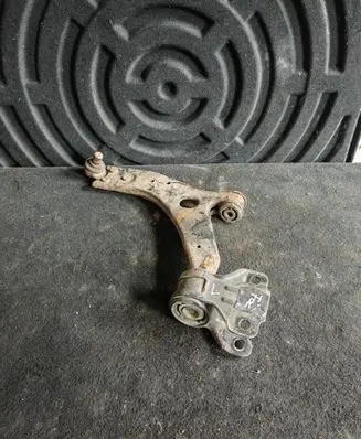 Ford Focus Front lower control arm/wishbone