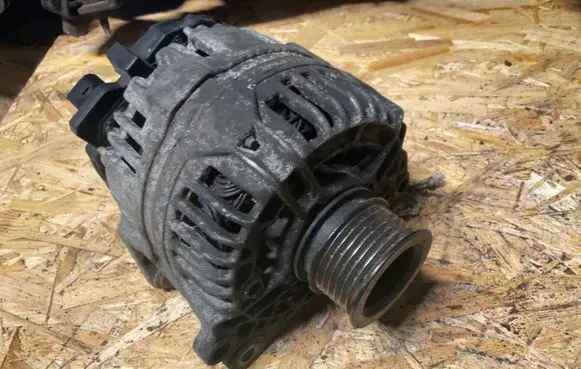 Audi A4 S4 B5 8D Generator/alternator 037903025M 0124325013