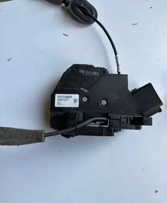Renault Captur Loading door lock 805004683R 3G11