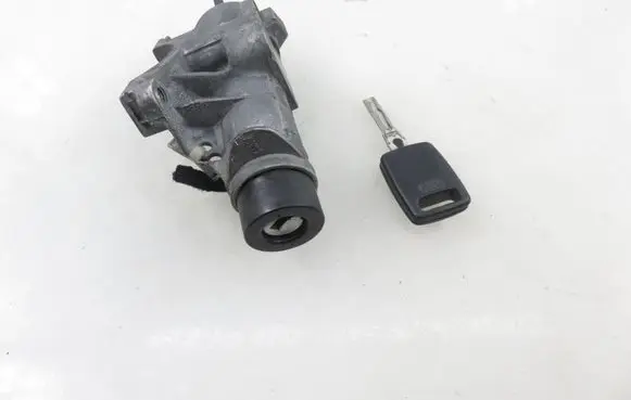 Audi A4 S4 B5 8D Ignition lock 4B0905851C