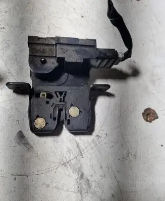 Renault Laguna II Loading door lock 320000897B