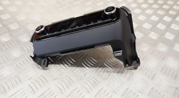 Toyota Yaris XP210 Climate control unit 55900K0080