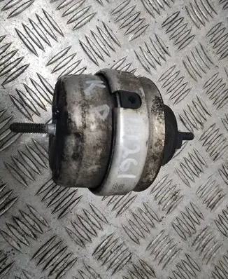 Volkswagen PASSAT B5 Engine mount bracket 8D0199379K