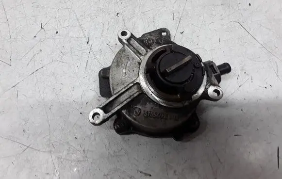 Volkswagen PASSAT B6 Vacuum pump 06D145100